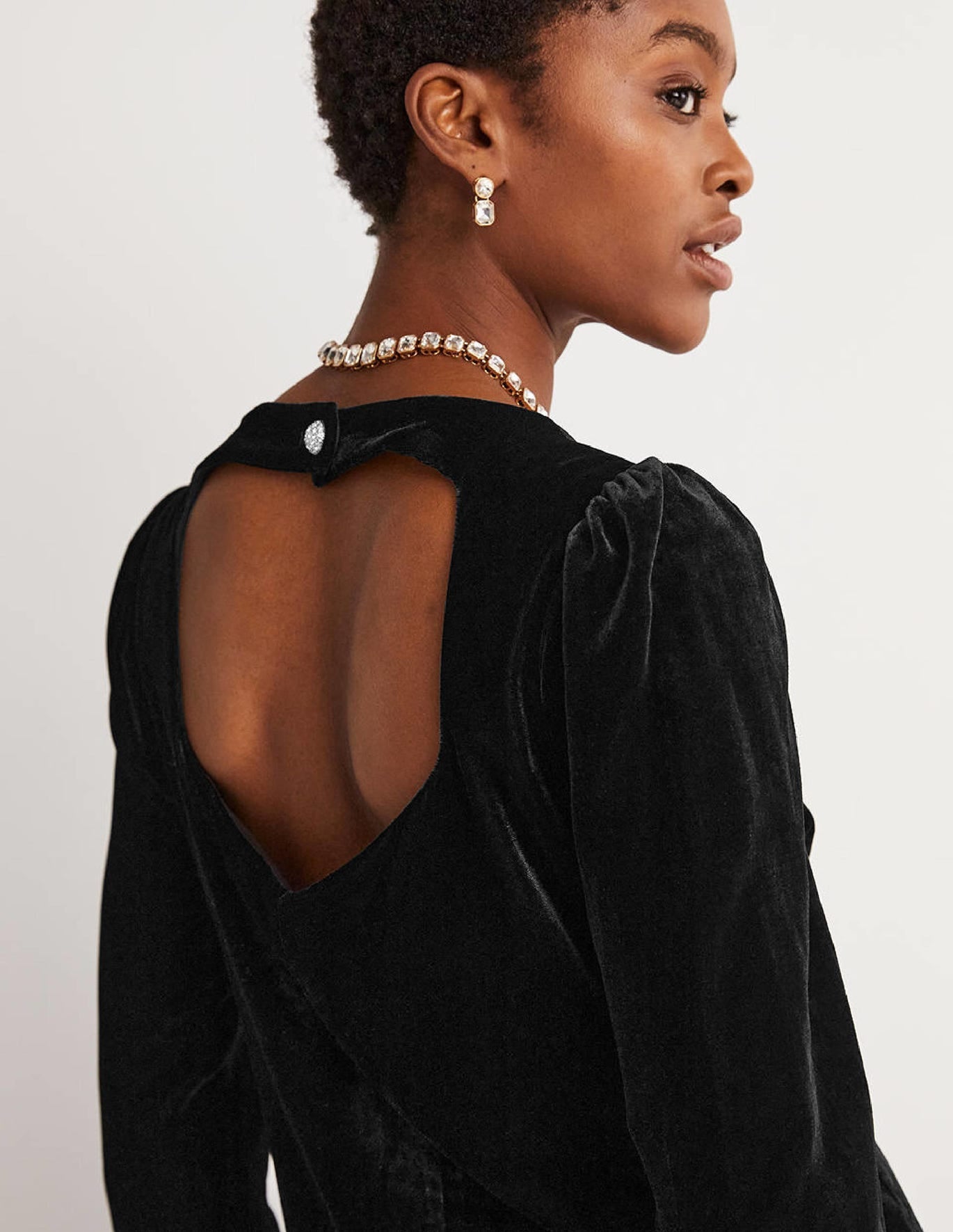 black-velvet-open-back-mini-dress