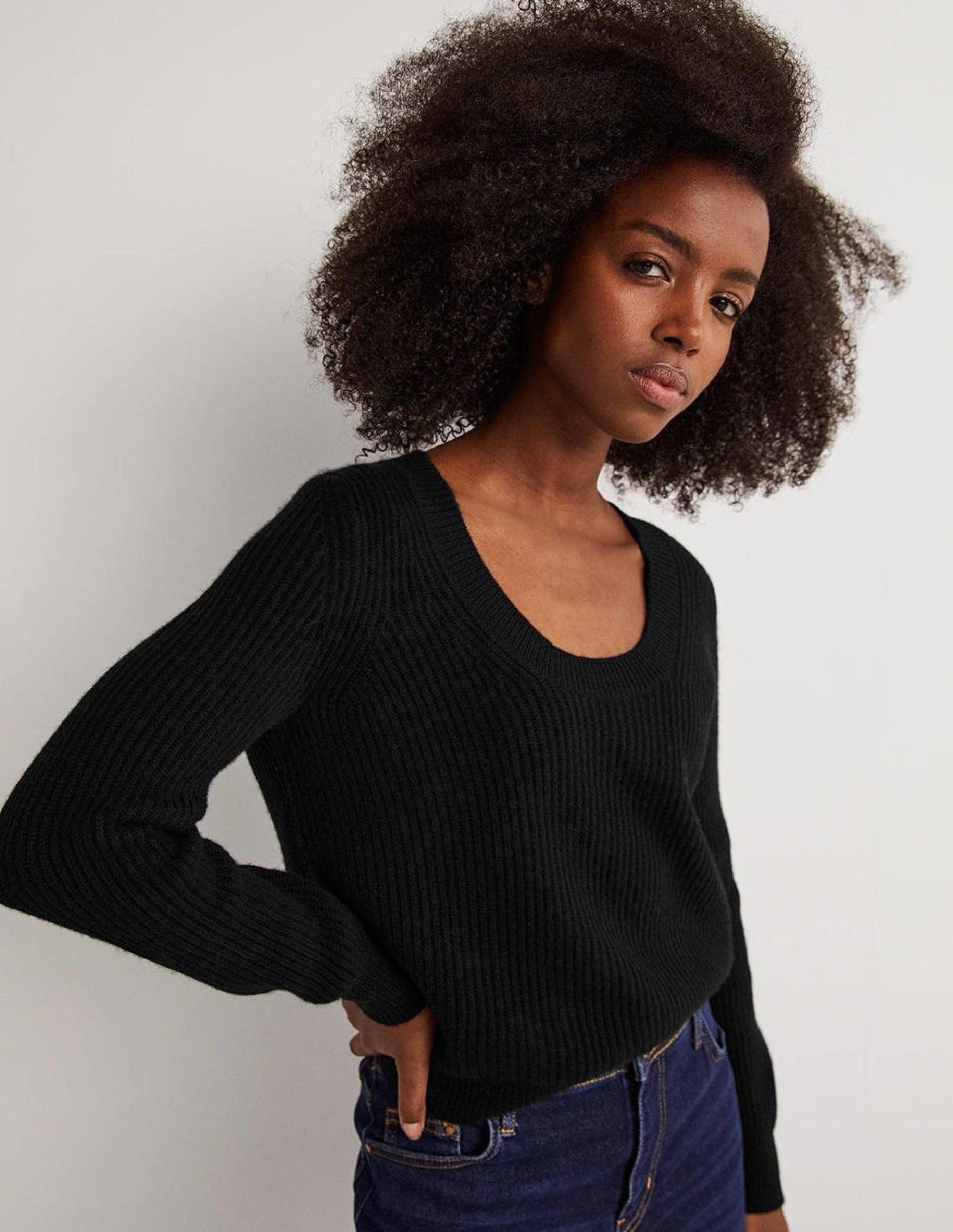 cashmere-scoop-neck-jumper